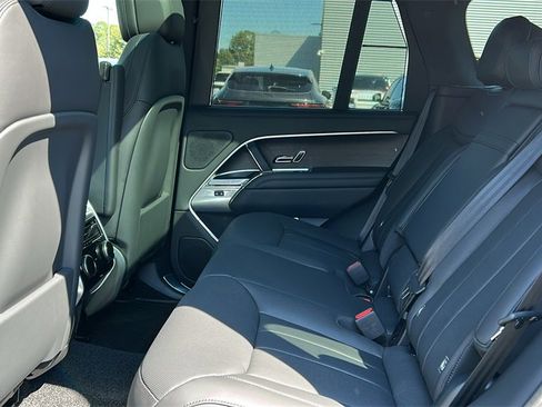 New 2025 Land Rover Range Rover SE image 21