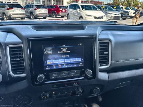 Used 2024 Nissan Frontier SV image 25