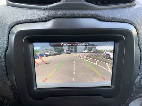Used 2018 Jeep Renegade Altitude w/ Safety & Security Group AWD/4WD image 22