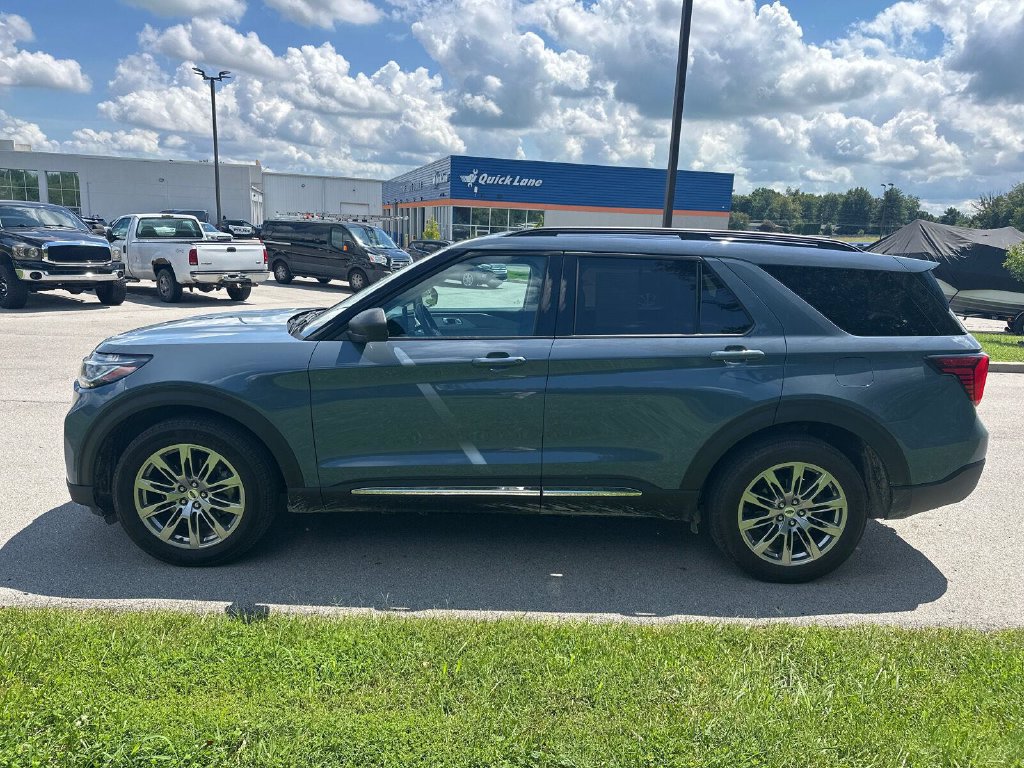 Used 2025 Ford Explorer Active w/ Active Comfort Package AWD/4WD image 11