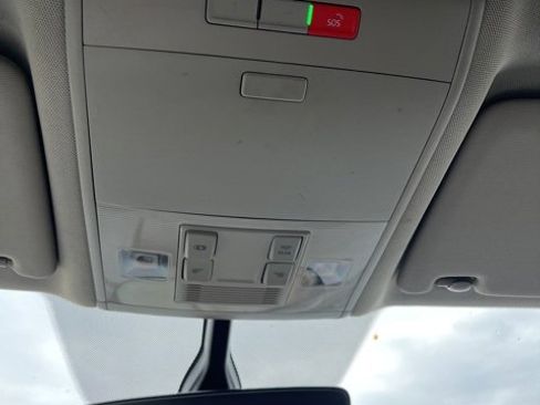 Used 2021 Volkswagen Atlas SE image 49