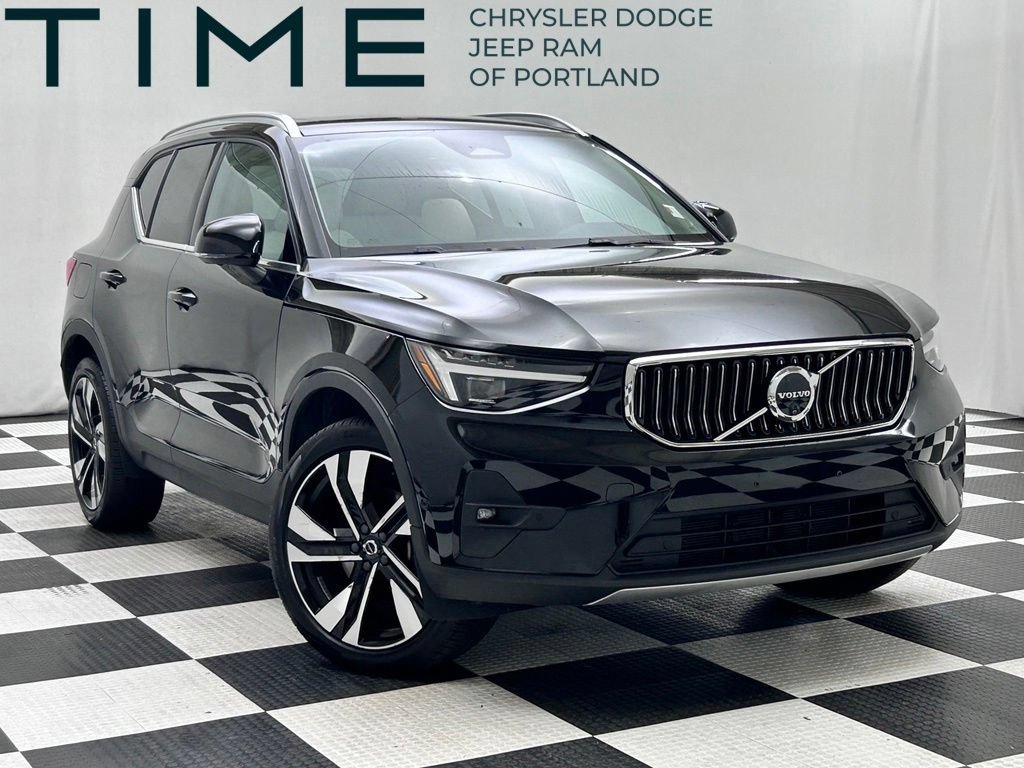 Used 2025 Volvo XC40 B5 Ultra AWD/4WD image 1