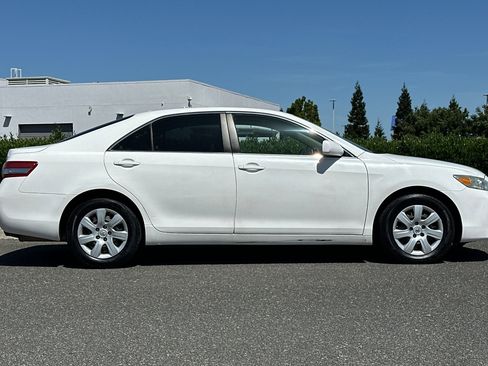 Used 2010 Toyota Camry FWD image 3
