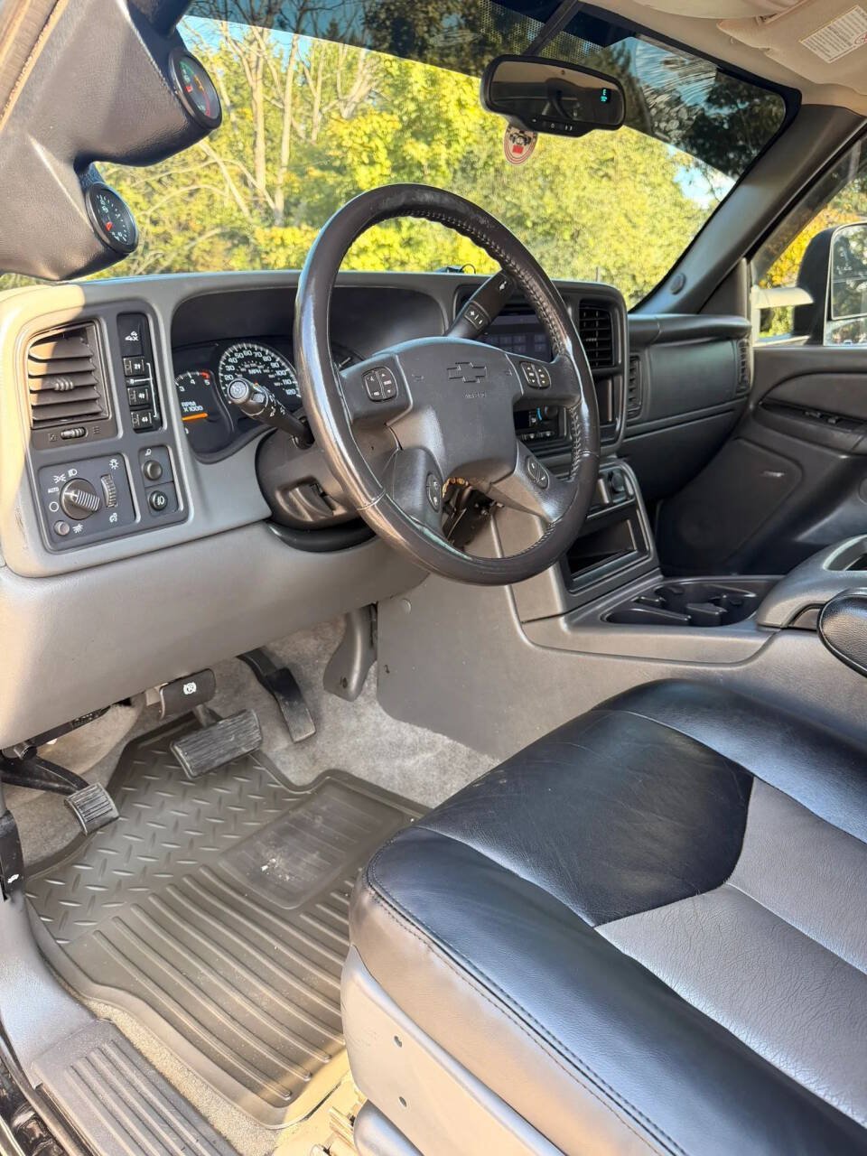 Used 2007 Chevrolet Silverado 2500 LT w/ Heavy-Duty Power Package AWD/4WD image 14