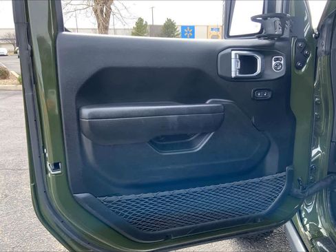 Used 2024 Jeep Wrangler Unlimited Rubicon w/ Technology Group image 19