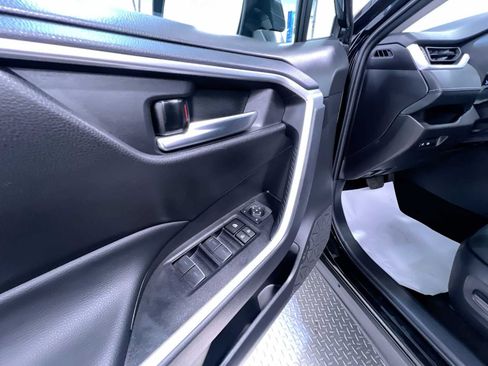 Used 2025 Toyota RAV4 XLE FWD image 12
