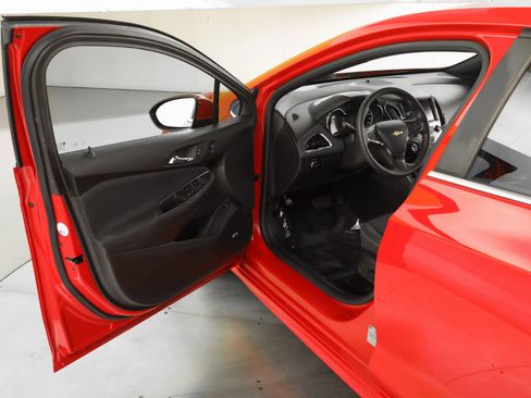 Used 2016 Chevrolet Cruze LT w/ Sun And Sound Package image 11