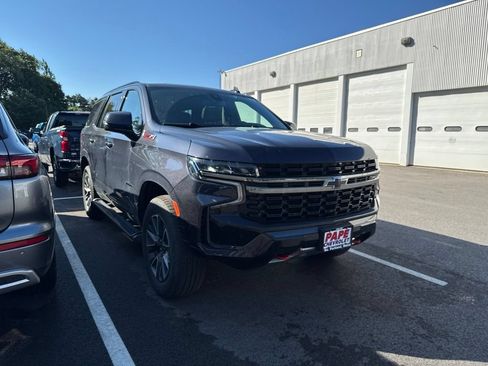Used 2022 Chevrolet Tahoe Z71 w/ Luxury Package AWD/4WD image 2