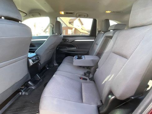 Used 2018 Toyota Highlander LE image 21
