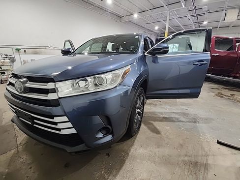Used 2017 Toyota Highlander LE FWD image 28