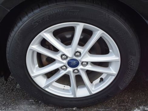 Used 2017 Ford Focus SE image 40