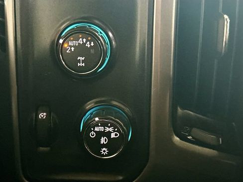 Used 2018 Chevrolet Silverado 1500 LT w/ All Star Edition AWD/4WD image 11