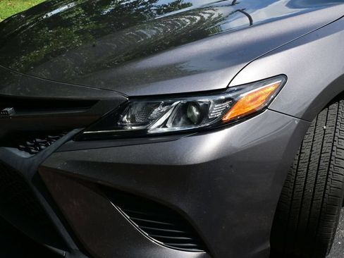 Used 2018 Toyota Camry SE w/ Moonroof Package FWD image 46