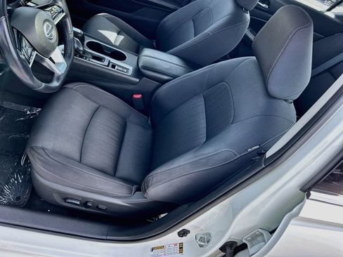Used 2019 Nissan Altima 2.5 SV FWD image 15