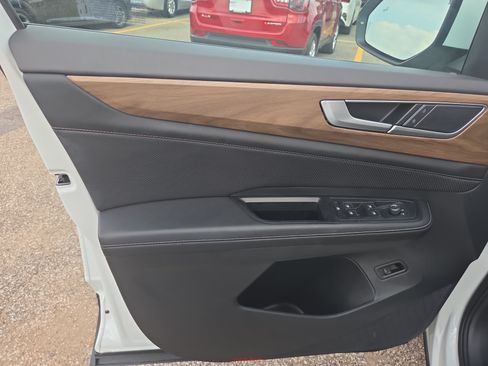 Used 2025 Volkswagen Atlas SE FWD image 6