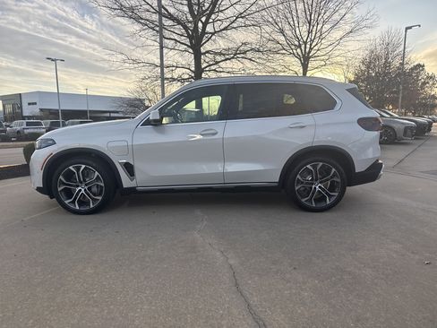 New 2026 BMW X5 xDrive50e image 2