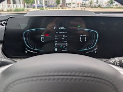 Used 2025 Kia Telluride EX w/ EX Captain's Chair Package FWD image 14