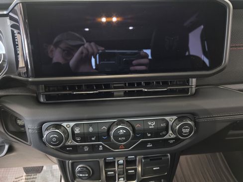 New 2025 Jeep Gladiator Rubicon w/ Convenience Group image 11