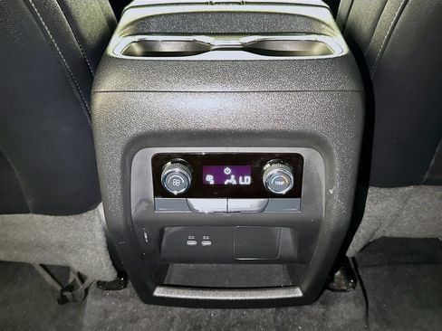 Certified 2025 Chevrolet Traverse LT FWD image 23