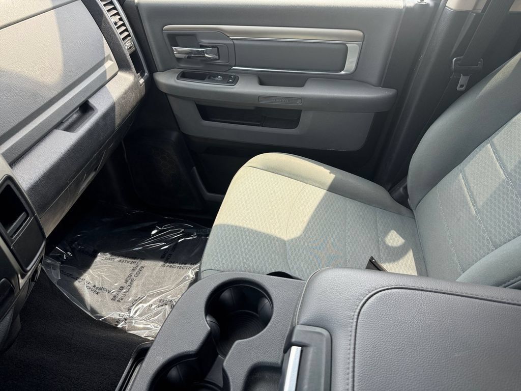 Used 2018 RAM 1500 Classic SLT AWD/4WD image 29
