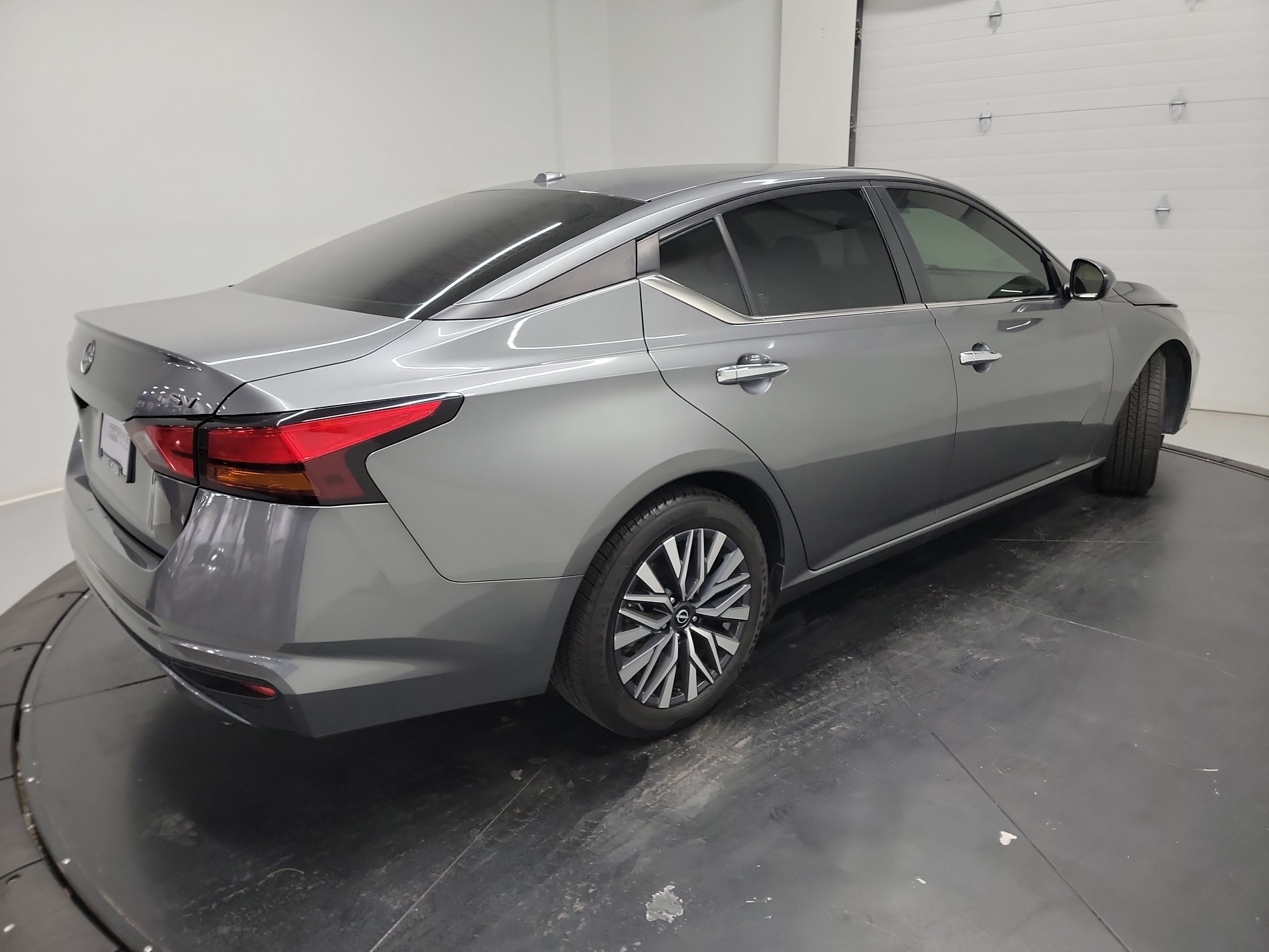 Used 2023 Nissan Altima 2.5 SV w/ SV Premium Package FWD image 16