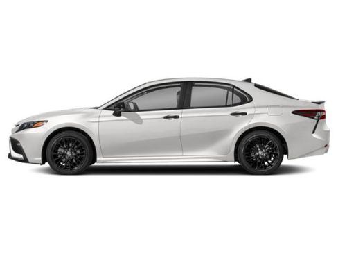 Used 2022 Toyota Camry SE FWD image 3