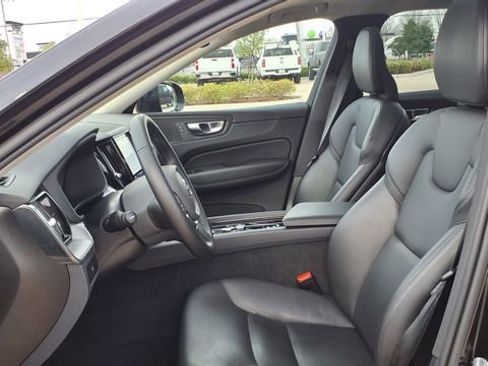 Used 2025 Volvo XC60 B5 Core image 14