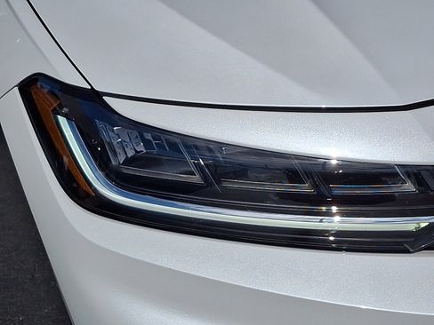 Certified 2025 Volkswagen Jetta SEL image 9