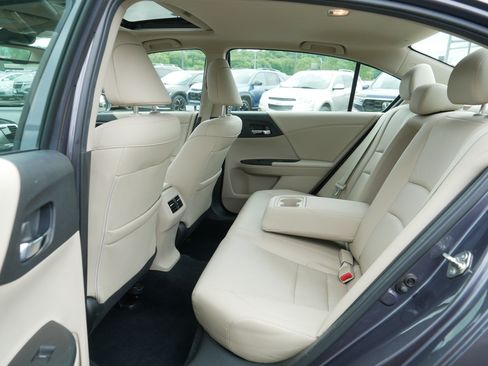 Used 2015 Honda Accord Touring image 16