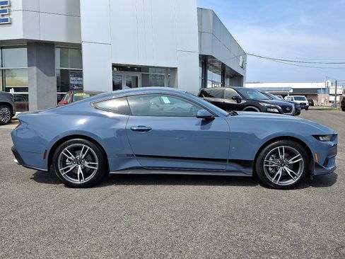 Used 2025 Ford Mustang Coupe image 7