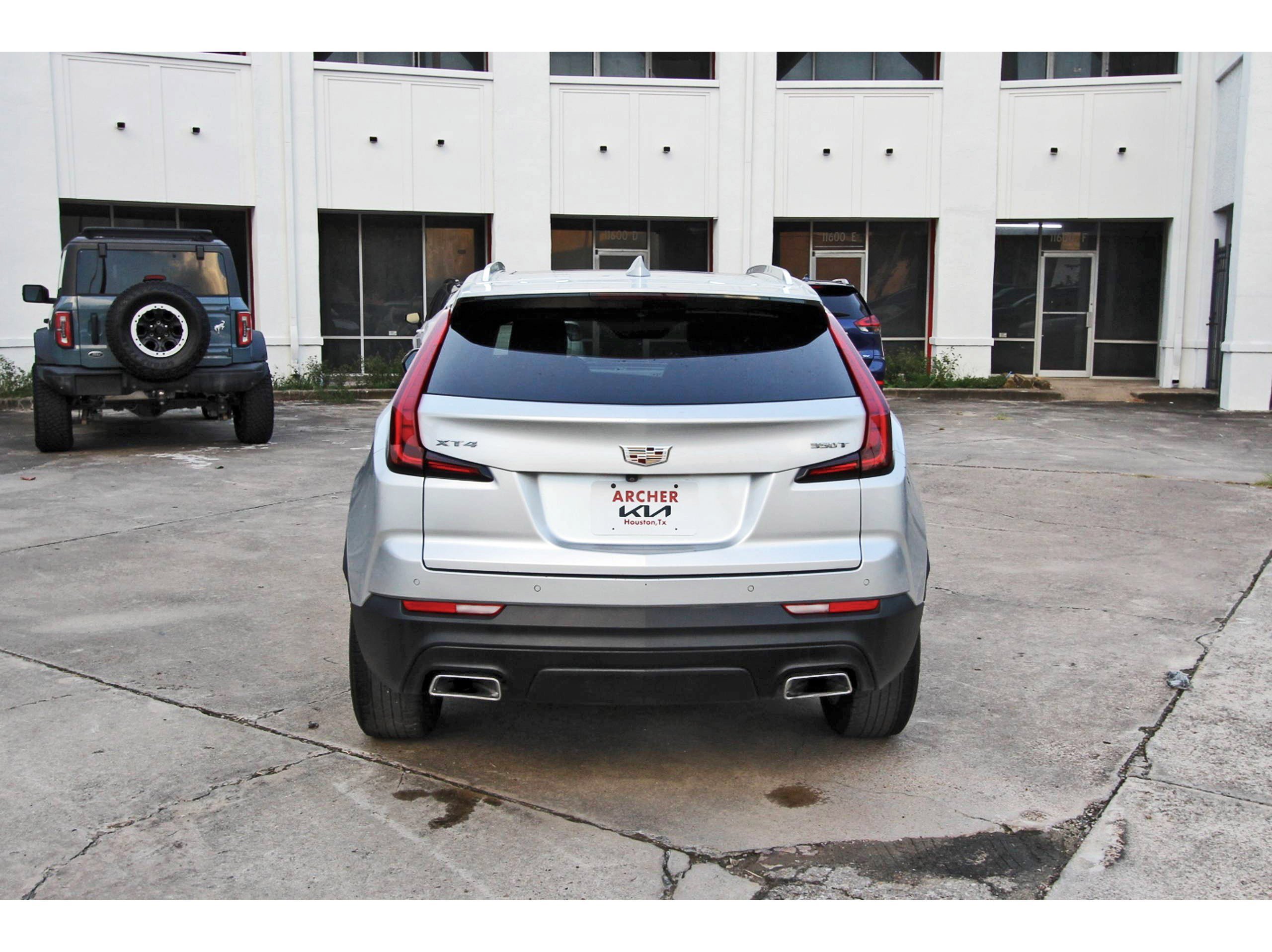 Used 2022 Cadillac XT4 Luxury w/ Cold Weather Package FWD image 6