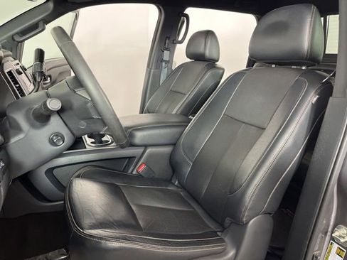 Used 2018 Nissan Titan SL w/ Midnight Edition RWD image 19