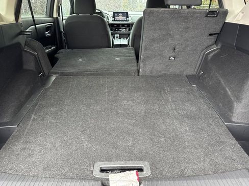 Used 2024 Nissan Rogue SV image 15