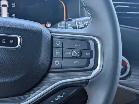 Used 2024 Jeep Wagoneer Series II AWD/4WD image 27