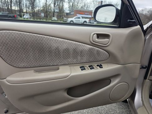 Used 2000 Toyota Corolla VE FWD image 18