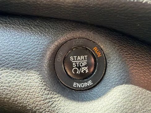 Used 2016 Jeep Cherokee Latitude w/ Comfort/Convenience Group AWD/4WD image 40
