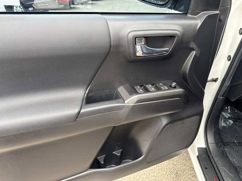 Used 2023 Toyota Tacoma TRD Off-Road image 18