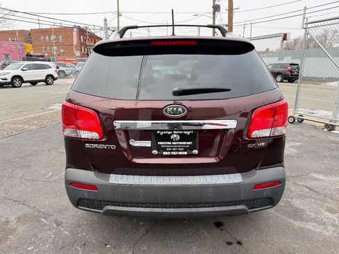 Used 2013 Kia Sorento EX w/ EX V6 Premium Pkg image 4
