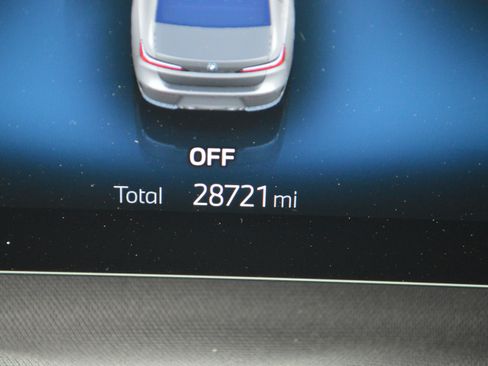 Certified 2023 BMW i7 xDrive60 AWD/4WD image 17