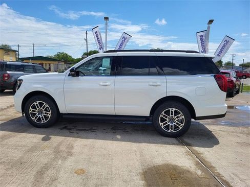 New 2025 Ford Expedition Active image 2