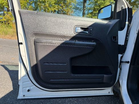 Used 2010 Ford Edge SE image 21