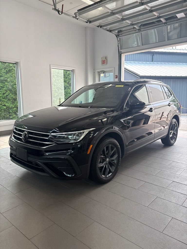 Used 2023 Volkswagen Tiguan SE AWD/4WD image 4