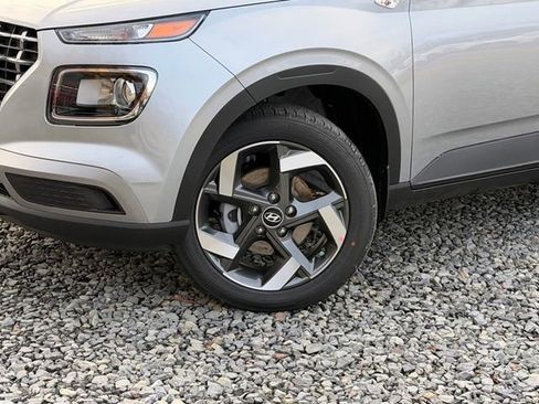 Certified 2026 Hyundai Venue SEL FWD image 29