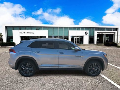 Certified 2022 Volkswagen Atlas Cross Sport SEL R-Line image 9