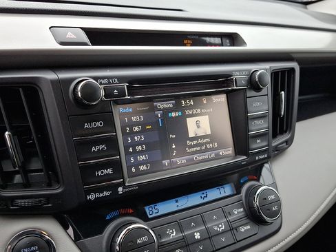 Used 2018 Toyota RAV4 XLE image 17