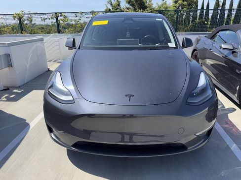 Used 2023 Tesla Model Y Long Range AWD/4WD image 1