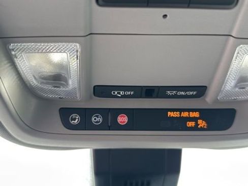 Used 2024 GMC Terrain SLT image 32