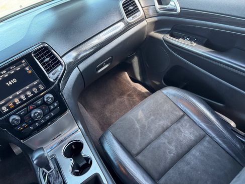 Used 2019 Jeep Grand Cherokee Altitude AWD/4WD image 17
