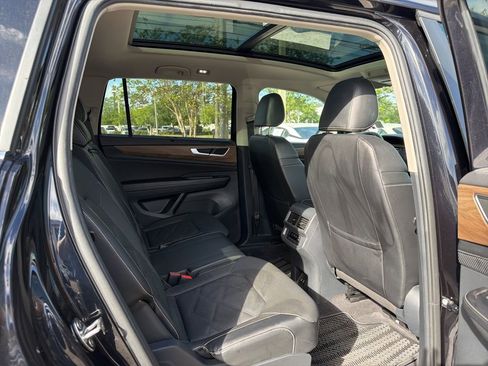 Used 2024 Volkswagen Atlas SE image 11