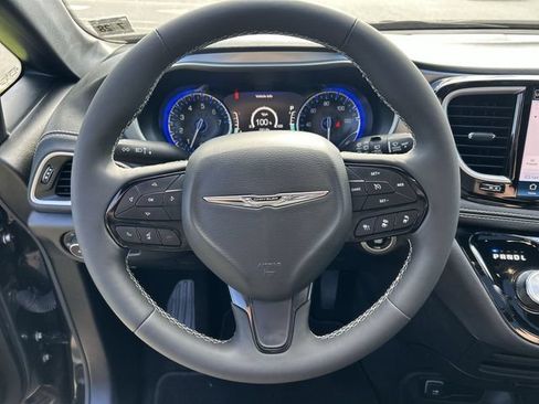 Used 2023 Chrysler Pacifica Touring-L w/ S Appearance Package AWD/4WD image 18